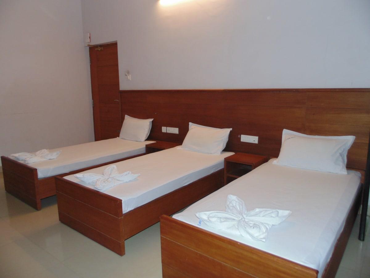 Hôtel Premier House à Thiruvananthapuram Extérieur photo